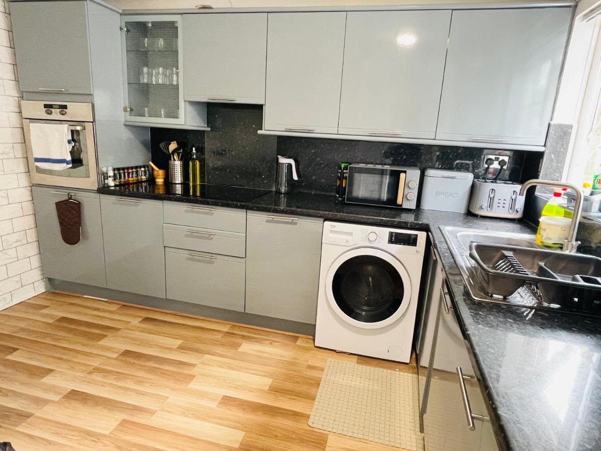 Alder House - A Modern Vibrant 4 Bedroom House Marston Green Экстерьер фото