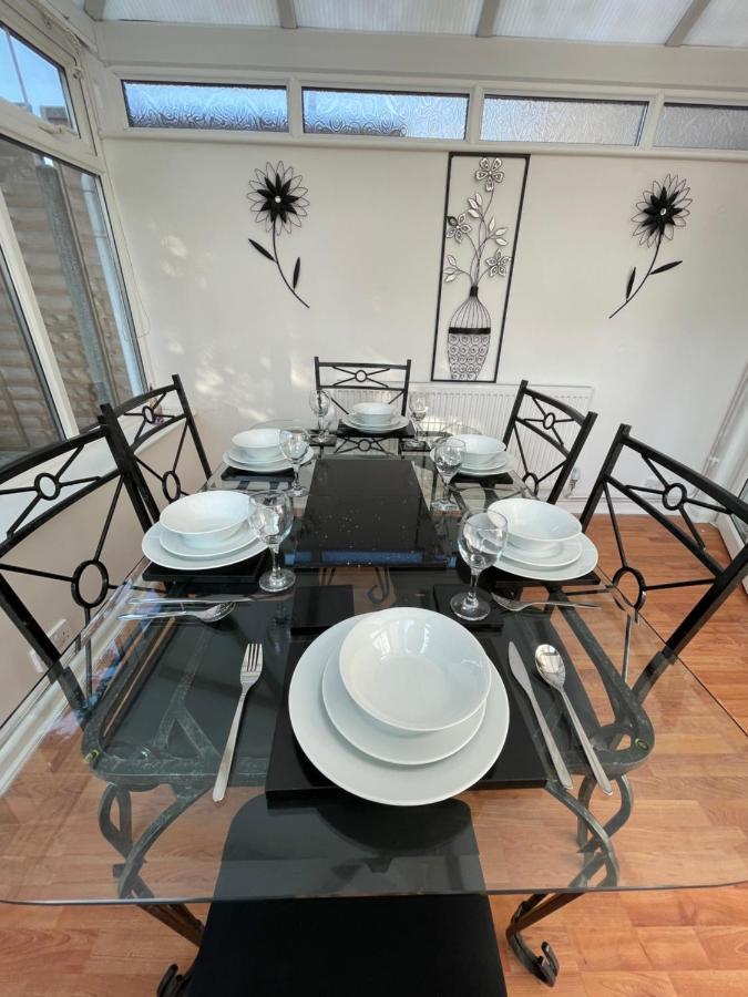 Alder House - A Modern Vibrant 4 Bedroom House Marston Green Экстерьер фото